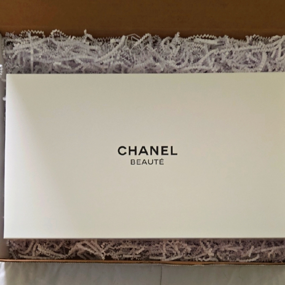 CHANEL Beauté X-LARGE Zip Makeup Bag